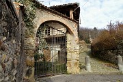 11 Stradetta acciottolata-gradinata di salita al Santuario di Sombreno